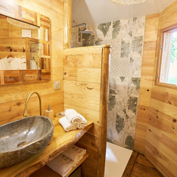 Nid en Ô Cabanes arbres spa Lot Dordogne Cabane Casse Noisette 10