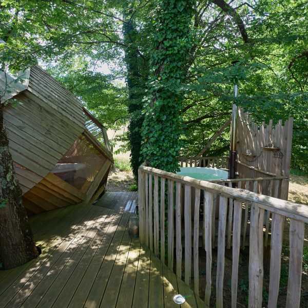 Nid en Ô Cabanes arbres spa Lot Dordogne Cabane Casse Noisette 3